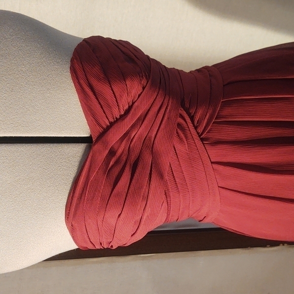 David's Bridal Short Crinkle Chiffon Dress with Front Cascade Wine Dress Sz 4 - Picture 2 of 10